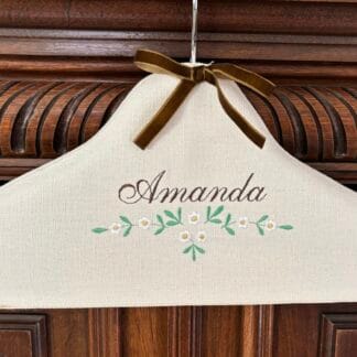 Percha bordada granate